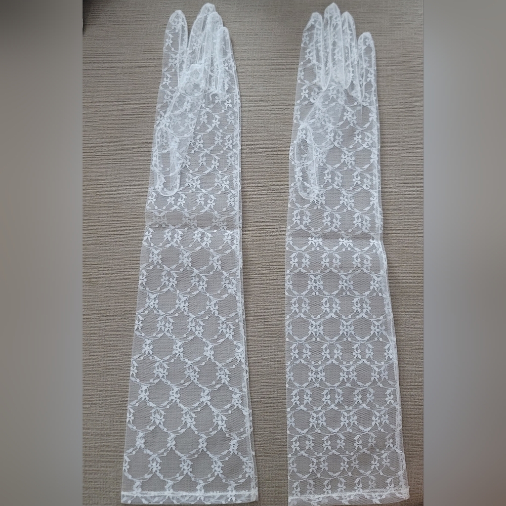 Long lace gloves